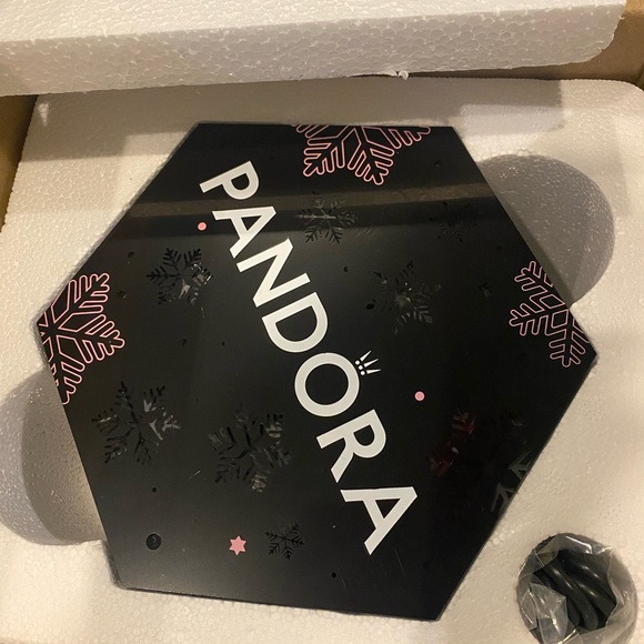 Pandora Christmas Gift Jewelry Box - Picture 6 of 16